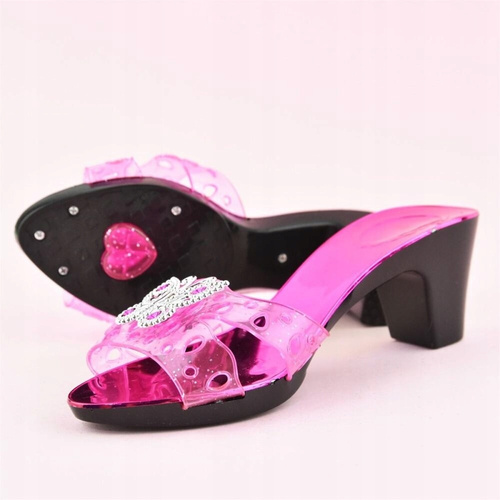 Pantofelki dla małej księżniczki dziewczynki ozdobione motylkiem