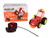 Czerwony Traktor Sterowany Pilotem Z Uśmiechem Oraz Czapką Farmera