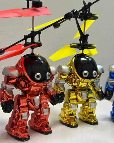 Robot Latający Nad Dłonią Interaktywny Niebieski