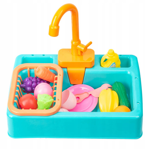 Zlewozmywak Z Pompką Na Wodę Oraz Naczyniami I Owocami