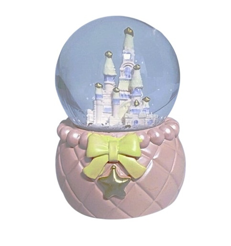 KULA ŚNIEŻNA ZAMEK ŚW, pak 90 
kula 65 cm, światło i dźwięk, w środku figurka misia, 
wymiar: 65 cm