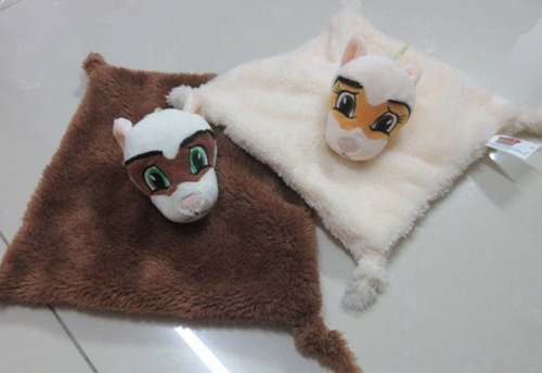 PLUSZ KOCYK PRZYTULANKA JASNY, pak 320
kocyk przyjazny niemowlakom, zapewnia zapach i bliskość mamy,