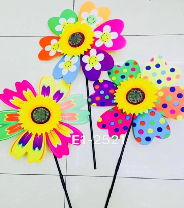 WIATRAK SŁONECZNIK RÓŻNE WZORY I KOLOROWY, PAK 200
wymiar wiatraka: 36 x 72 cm