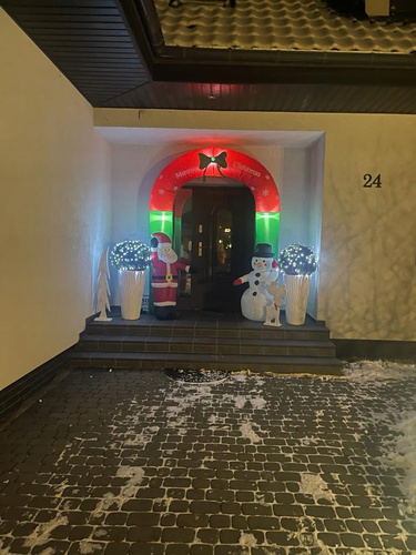 Dmuchana Dekoracja Świąteczna Bożonarodzeniowa Brama Mikołaj Bałwan 240 Led
