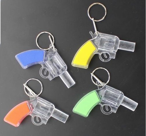 BRELOK PISTOLET PRZEZR.*12 ŚWIECĄCY BLISTER /1200
Wymiary 26x3,5x16 cm / Waga 0,165 kg