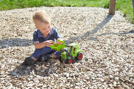 Lena ECO autko Traktor ciągnik z łopatą łyżką 36 cm materiały ekologiczne