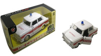 AUTO TRABANT POGOTOWIE, pak 144 
samochodzik zabawkowy z otwieranymi drzwiami, 
model karetki pogotowia