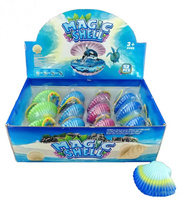 MUSZELKA MAGICZNA Z BRANSOLETKĄ, pak 288 
display 12, muszelka rośnie w wodzie, w pewnym momencie się otworzy i wypuści koralikową bransoletkę. 
wymiary sztuki: 9 x 4 x 9cm, 
wymiary display: 29 x 19 x 10,5 cm