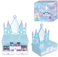 MALOWIDŁA ZESTAW DO MAKIJAŻU W SZAFECZCE ZAMEKOWEJ Z LUSTREM; pak 24/12. 
trzy szufladki z kosmetykami do makijażu dla dzieci
wymiary pudełka: 24 x 23,5 x 12,5 cm
