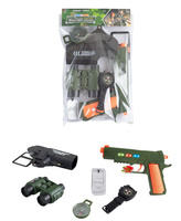 STRÓJ ŻOŁNIERZA Z PISTOLETEM I KOMPASEM, pak 64 
przebranie pakowane w worek, 
w zestawie nieśmiertelnik, lornetka, kopas, zegarek, kabura i pistolet ze światłem i dźwiękiem, 
wymiary opakowania: 31 x 18 x 4