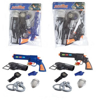 ZESTAW POLICJANTA Z ODZNAKĄ I GWIZDKIEM, pak 72/36
przebranie pakowane w worek,
w zestawie odznaka, kajdanki, gwizdek kabura, zegarek i pistolet ze światłem i dźwiękiem, możliwe dwa kolory broni
wymiary opakowania: 31 x 18 x 4 cm