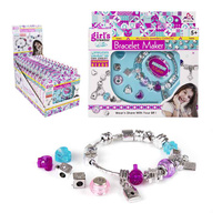 ZESTAW DO ROBIENIA BRANZOLETK IMITACJA METALU KARTON*12 BOX
Wymiar pojedynczego zestawu : 17cm x 17cm x 2,5cm
Wymiar displaya :